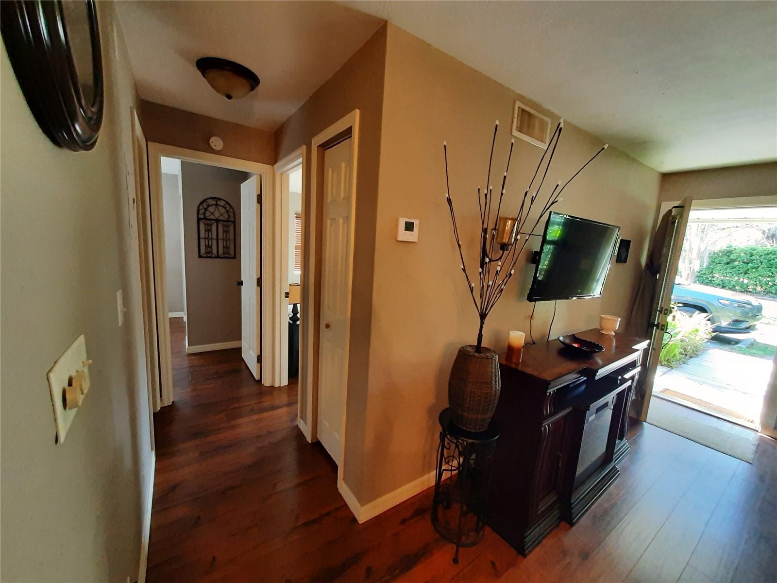 Image 30 of 33 For 917 3rd Street 300