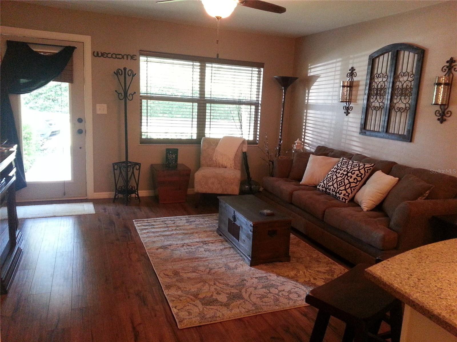 Image 5 of 33 For 917 3rd Street 300