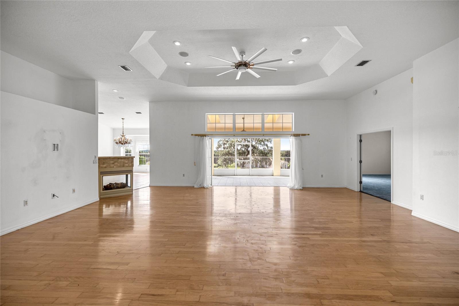 Image 14 of 98 For 482 Fenway Drive