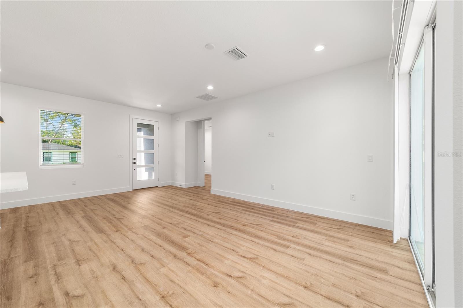 Image 11 of 73 For 7 Oak Trail 