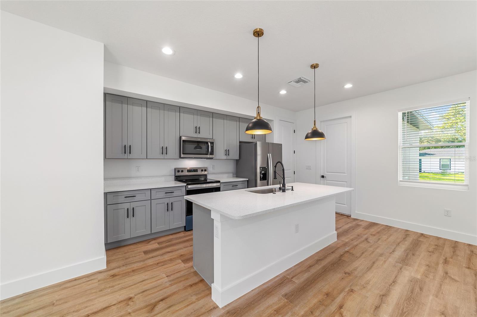 Image 22 of 73 For 7 Oak Trail 