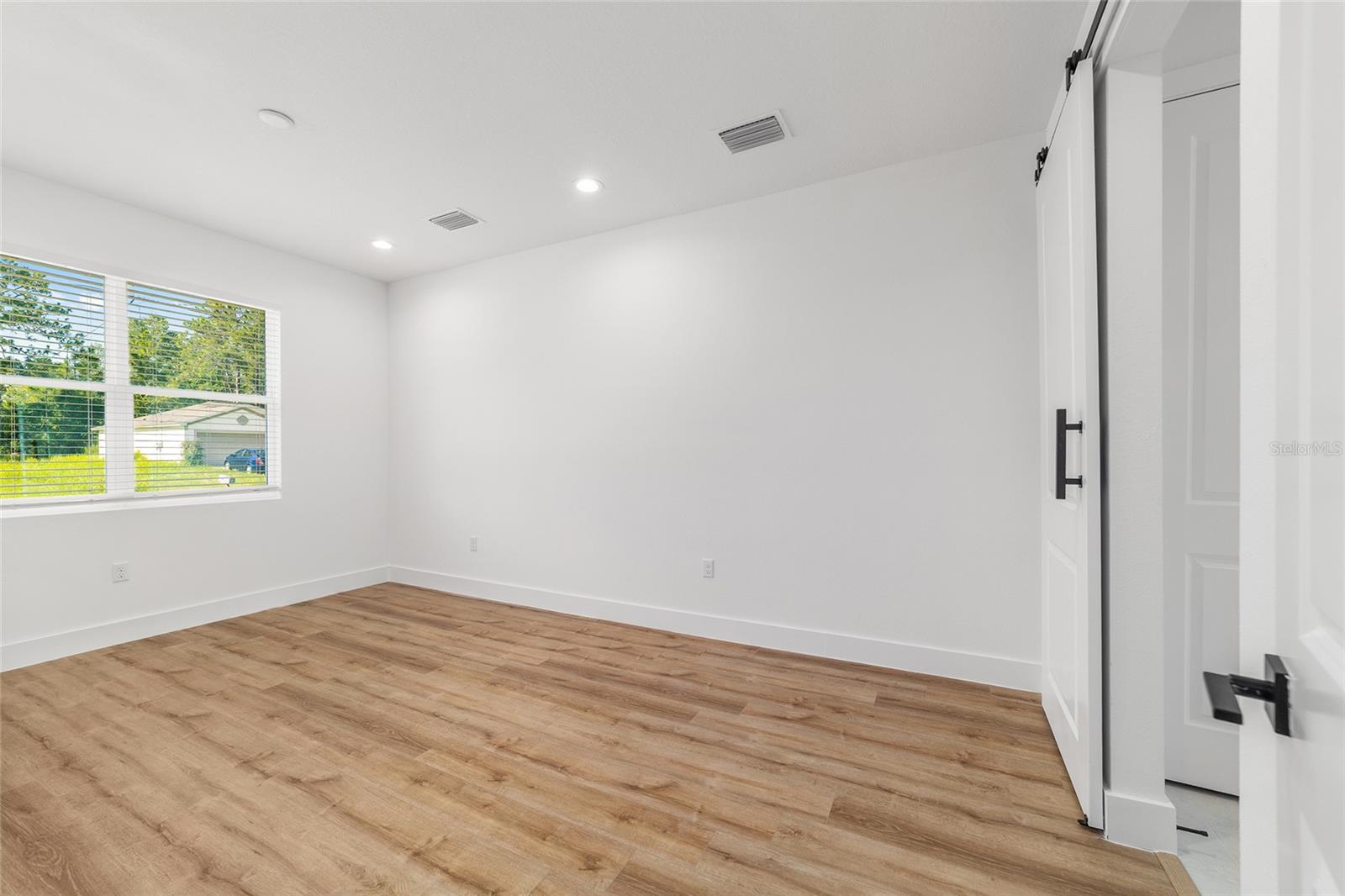 Image 29 of 73 For 7 Oak Trail 