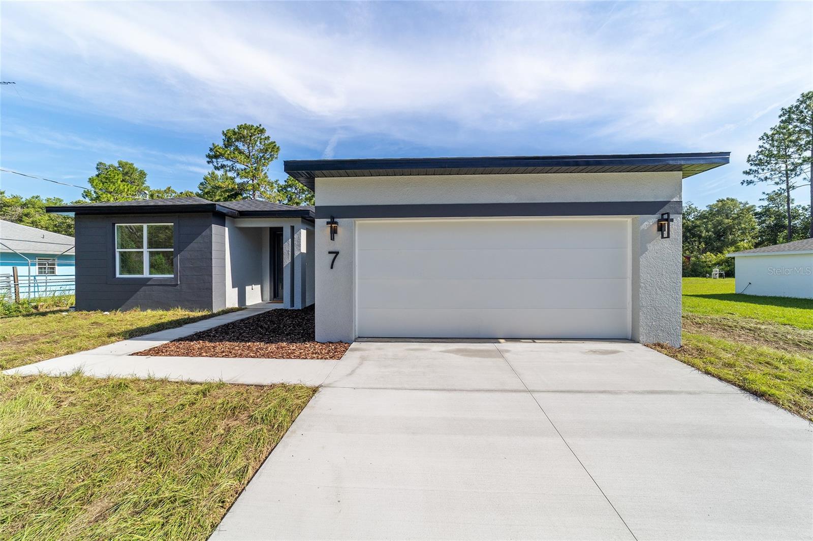 Image 3 of 73 For 7 Oak Trail 