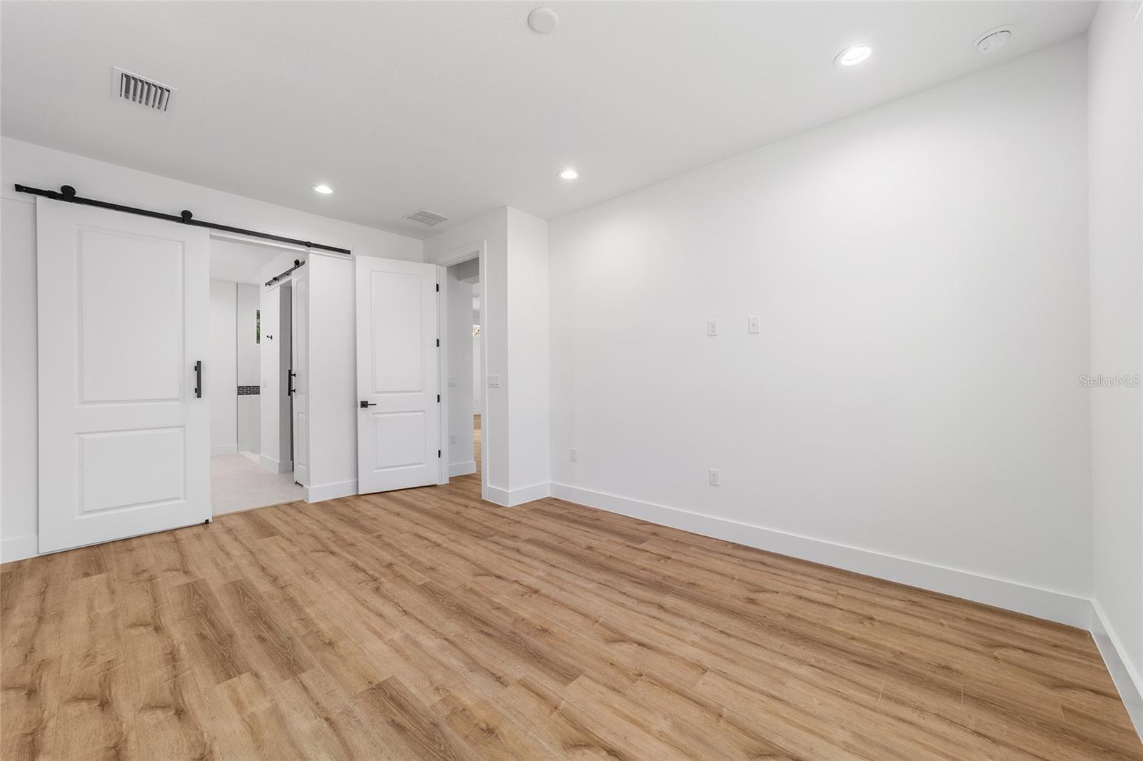 Image 30 of 73 For 7 Oak Trail 