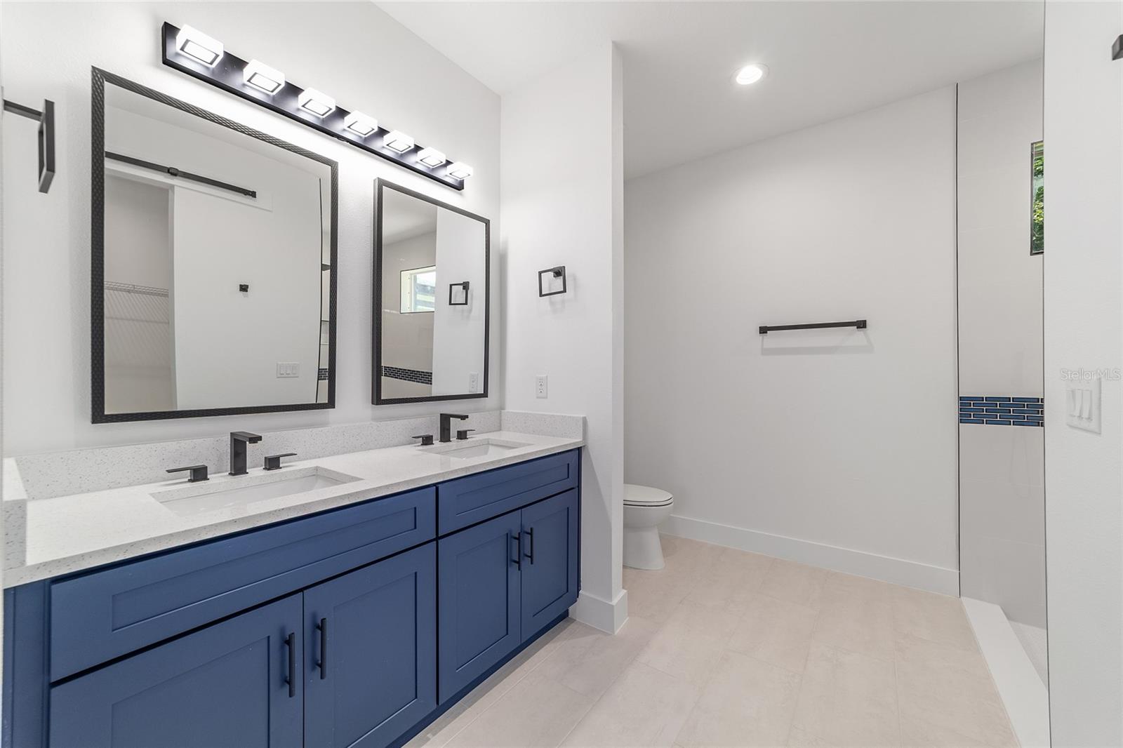 Image 33 of 73 For 7 Oak Trail 