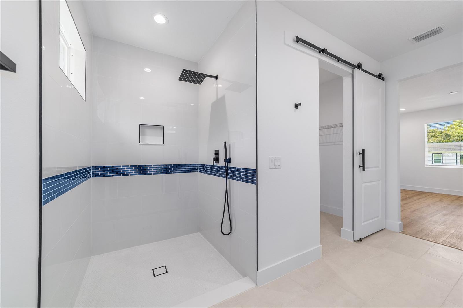 Image 34 of 73 For 7 Oak Trail 