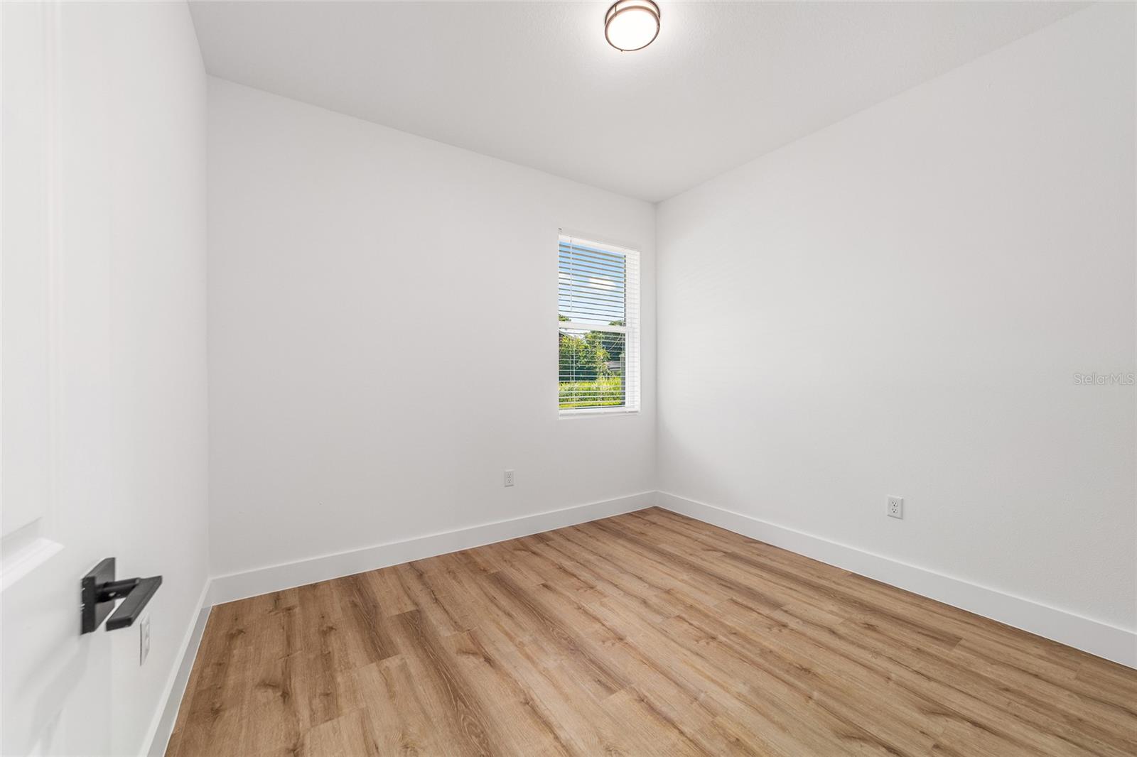 Image 37 of 73 For 7 Oak Trail 