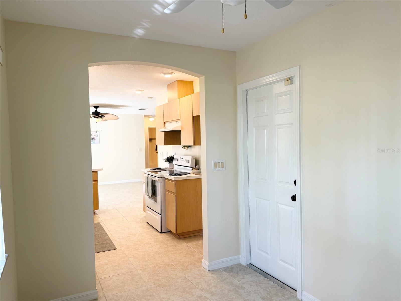 Image 11 of 36 For 996 Colbert Court