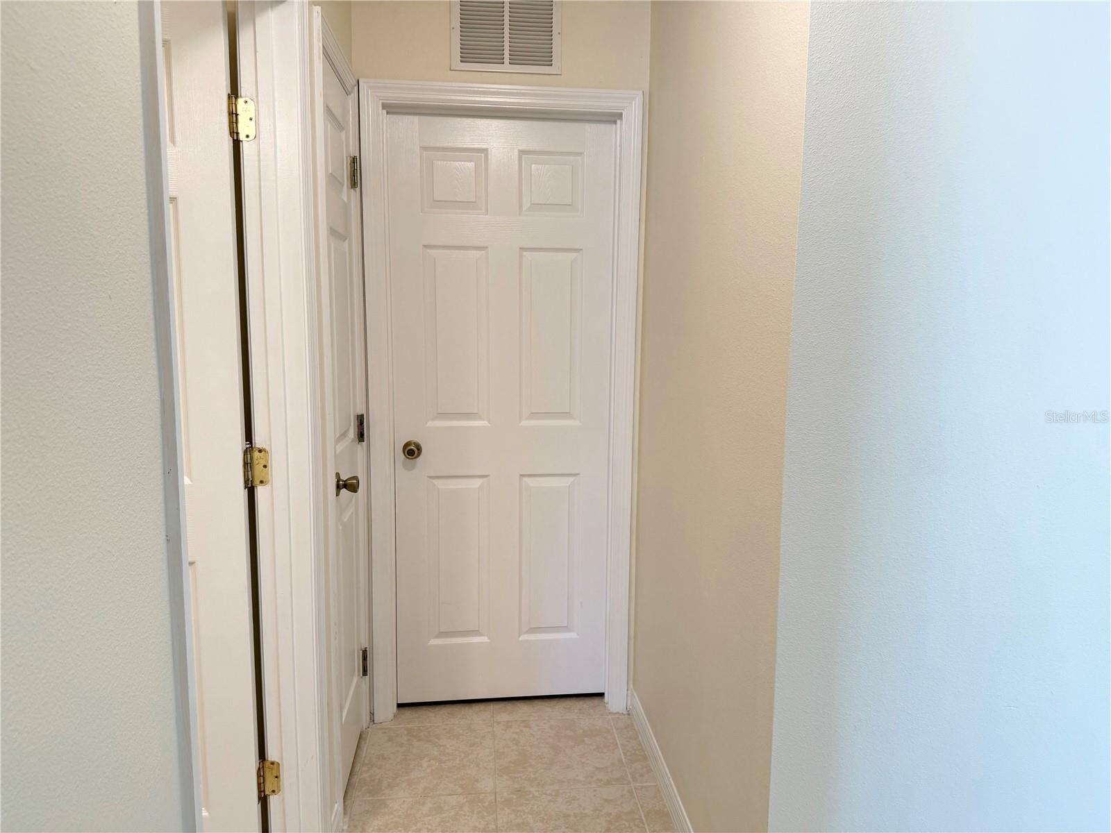 Image 12 of 36 For 996 Colbert Court