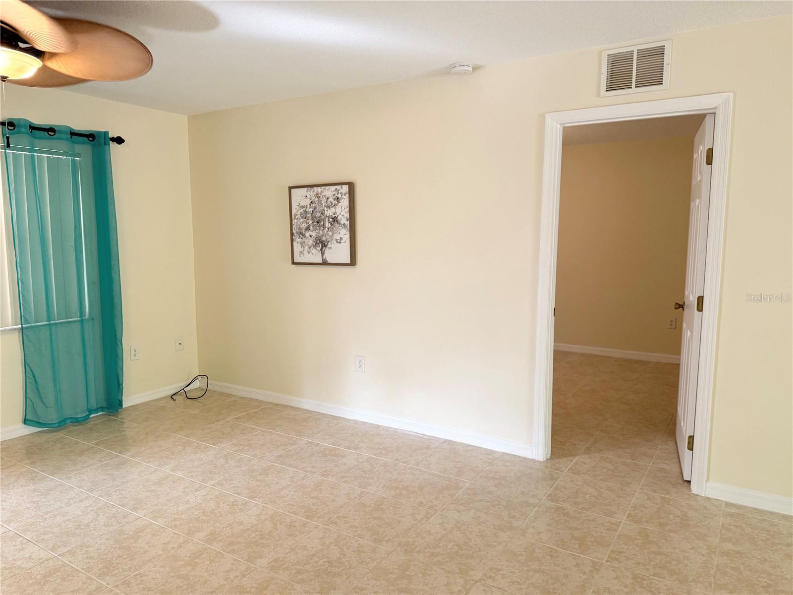 Image 13 of 36 For 996 Colbert Court