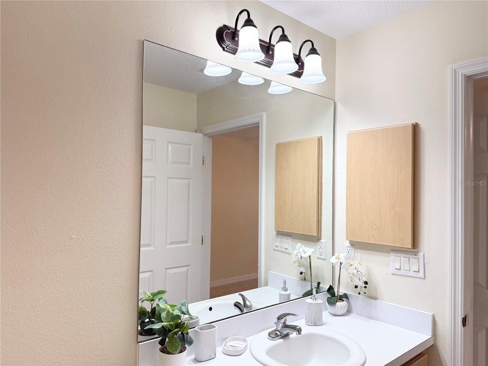 Image 14 of 36 For 996 Colbert Court
