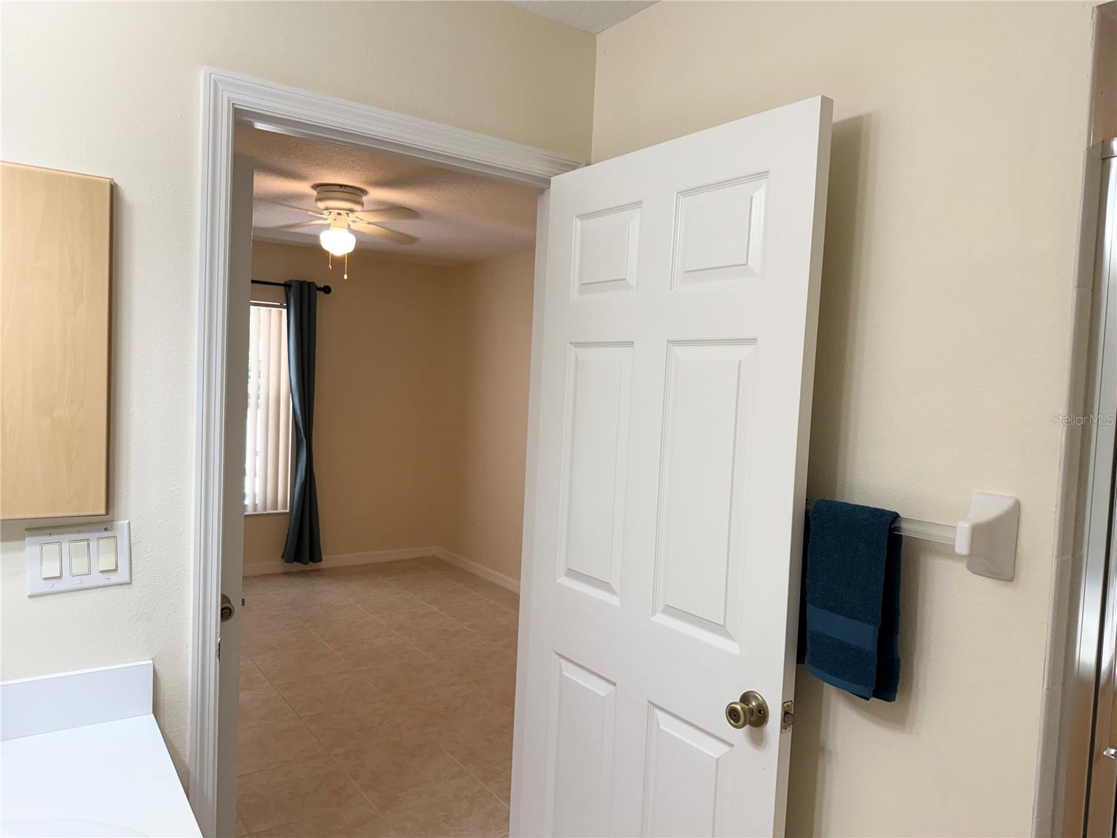 Image 18 of 36 For 996 Colbert Court