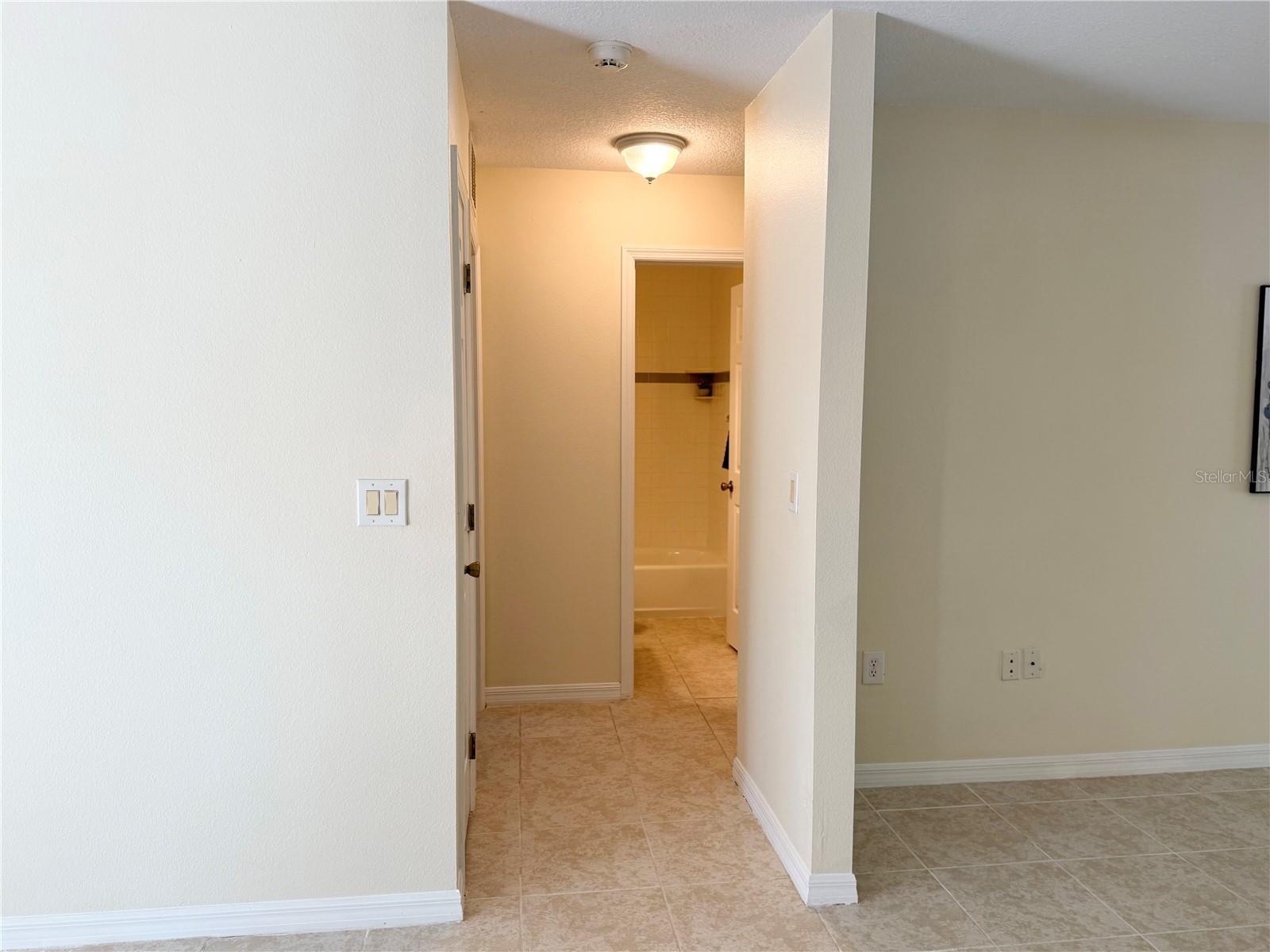 Image 21 of 36 For 996 Colbert Court