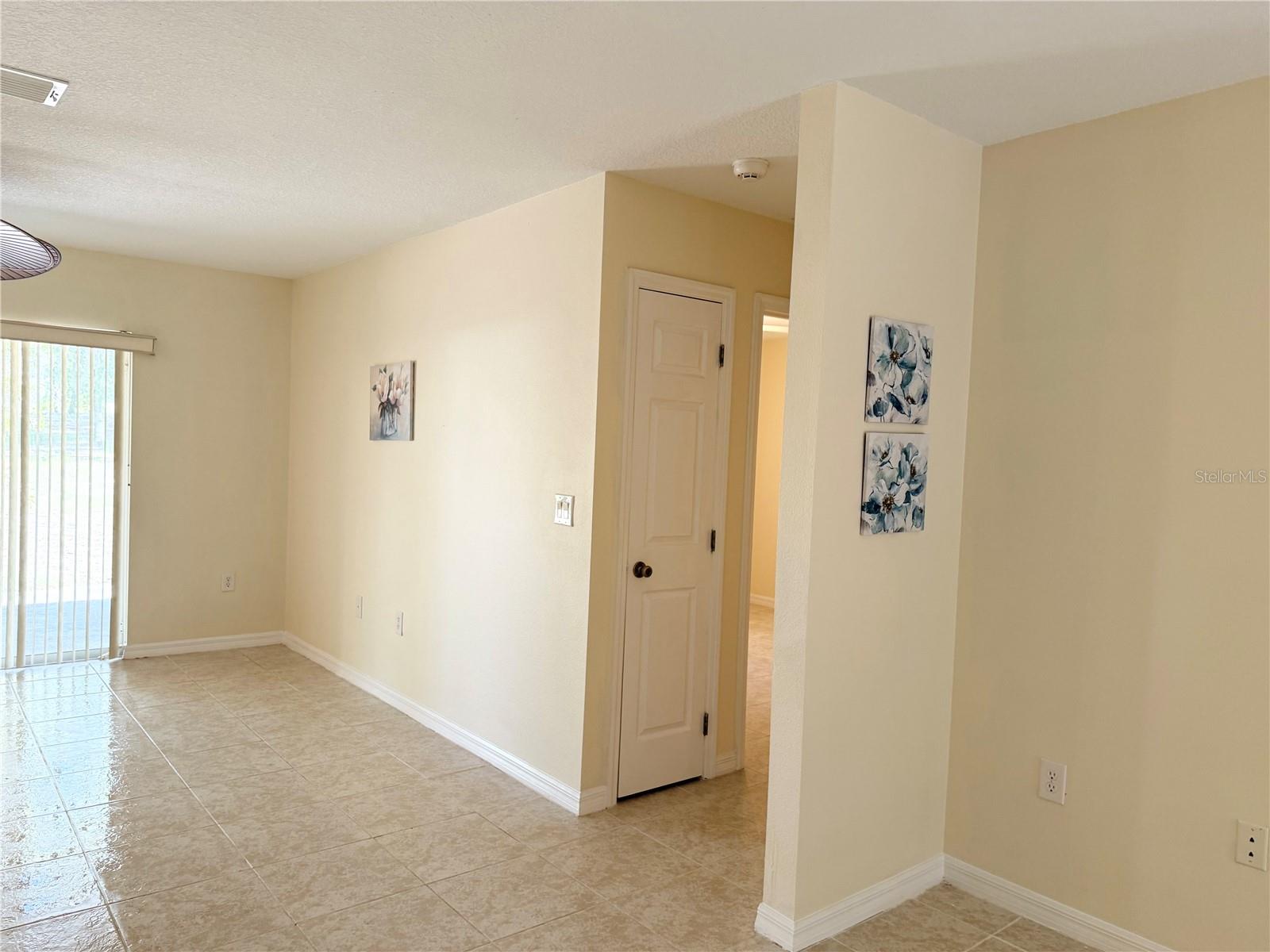 Image 22 of 36 For 996 Colbert Court