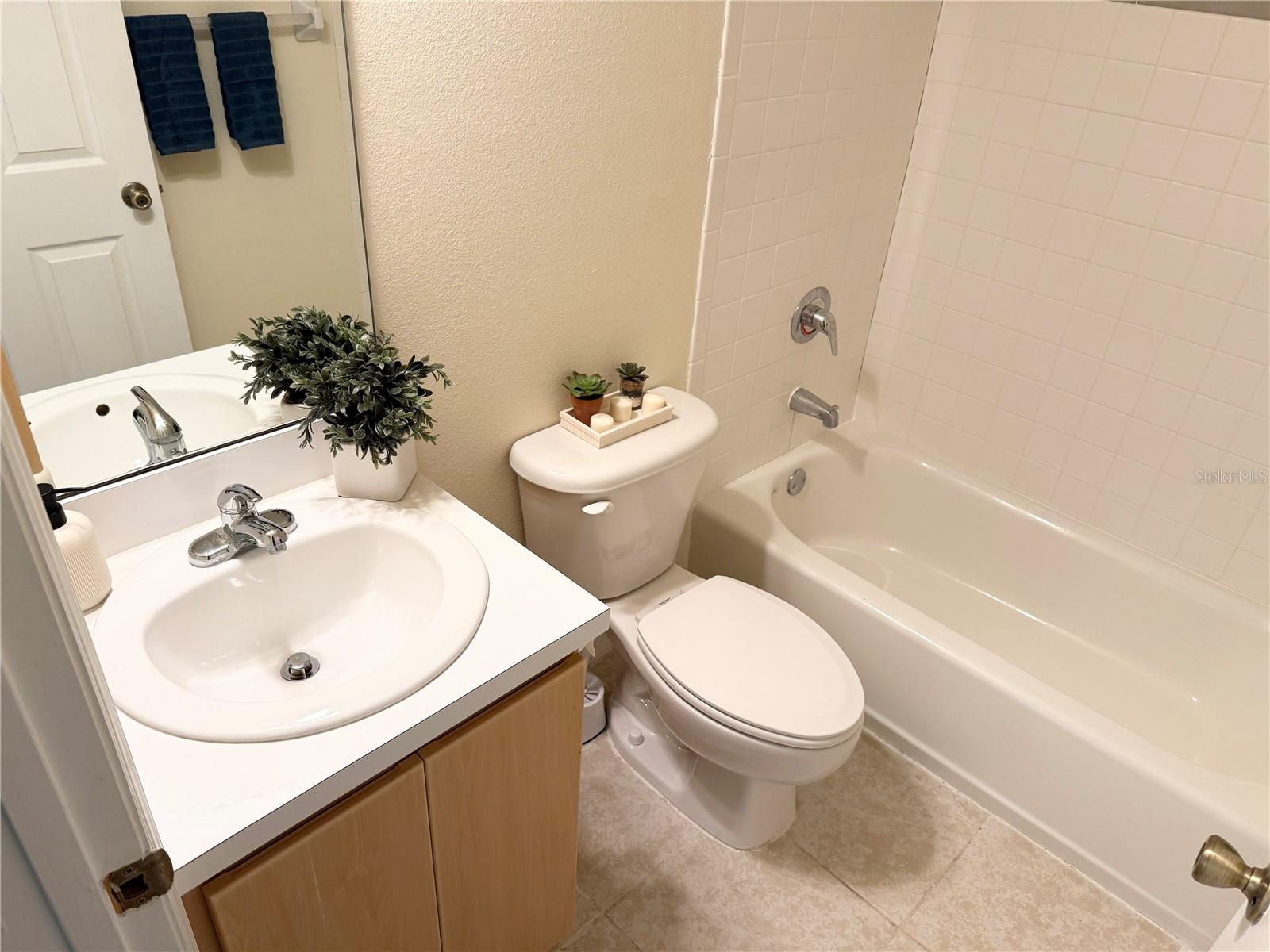 Image 23 of 36 For 996 Colbert Court
