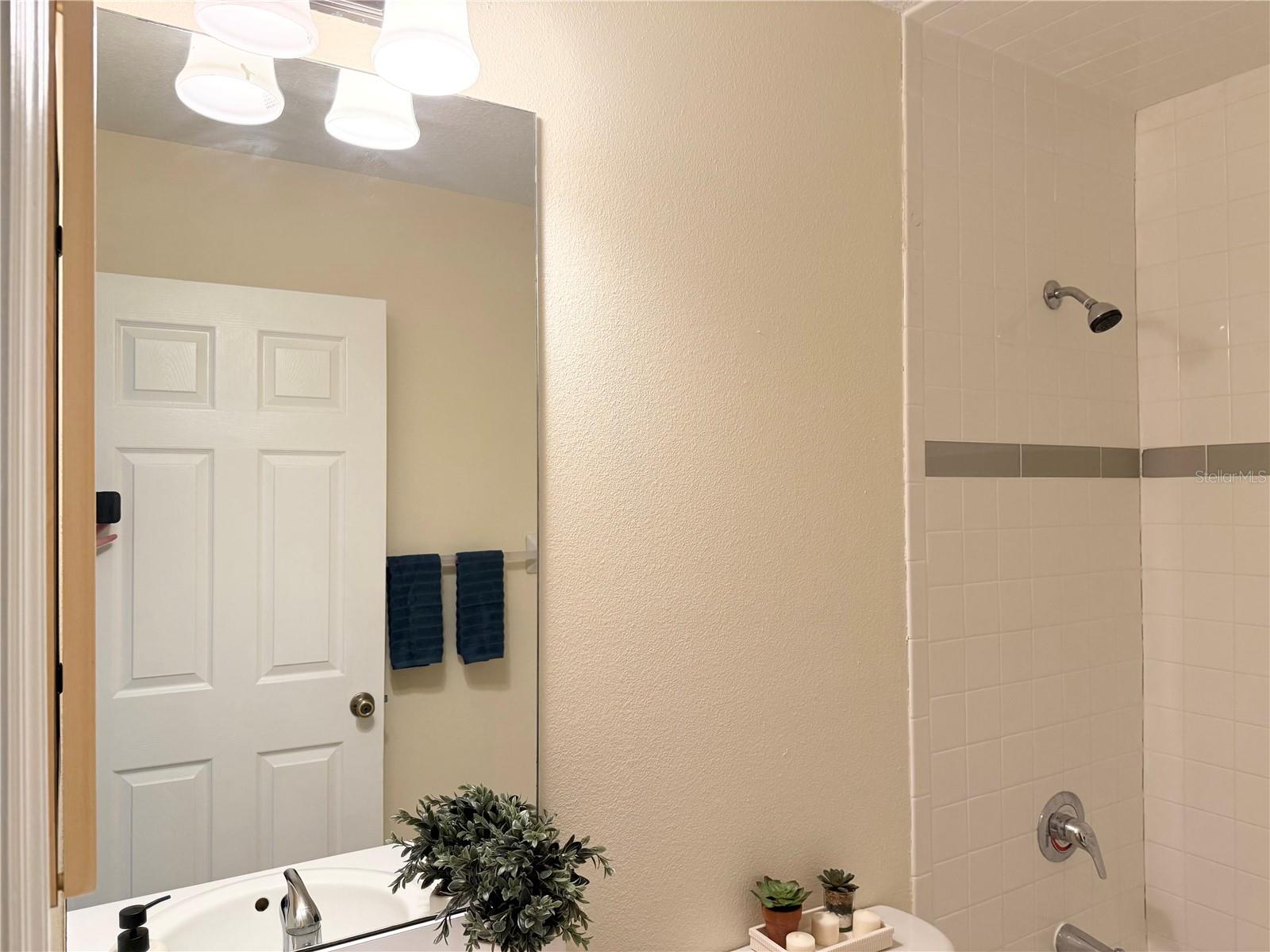 Image 24 of 36 For 996 Colbert Court