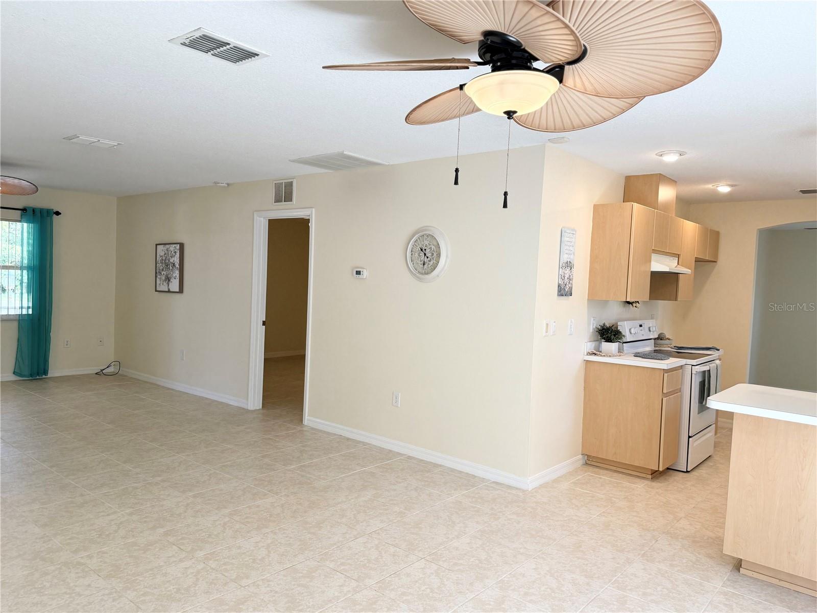 Image 6 of 36 For 996 Colbert Court