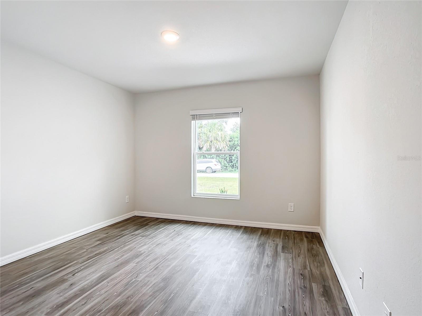 Image 10 of 22 For 1193 Victoria Avenue