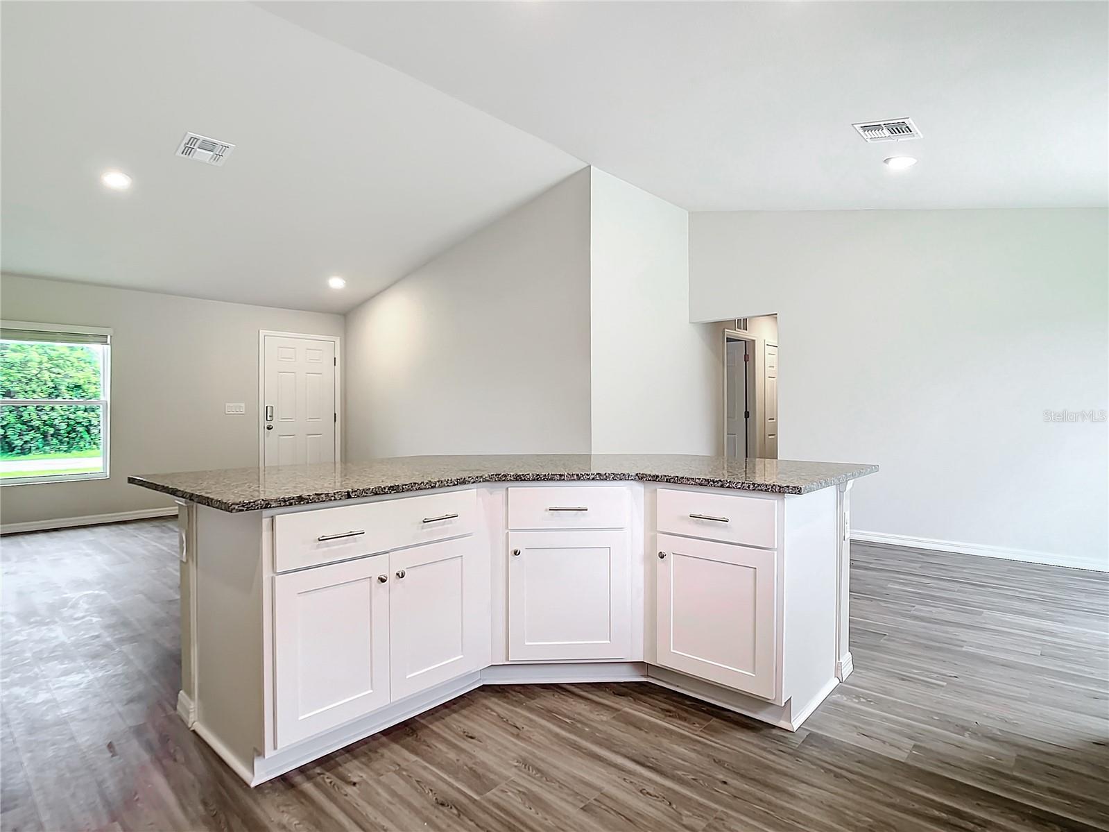 Image 6 of 22 For 1193 Victoria Avenue