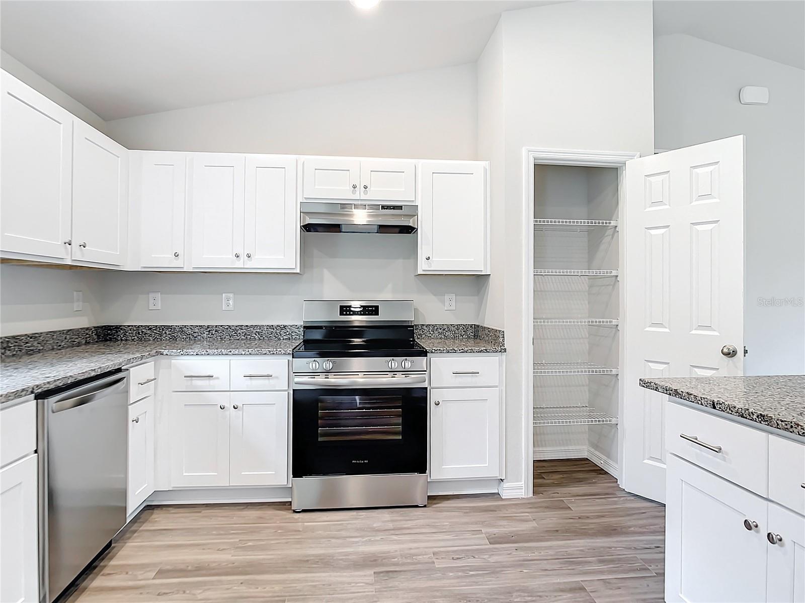 Image 8 of 22 For 1193 Victoria Avenue