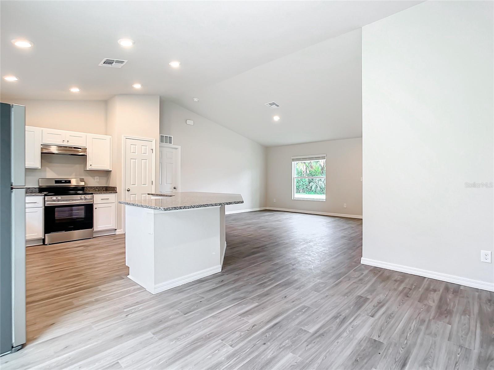 Image 9 of 22 For 1193 Victoria Avenue