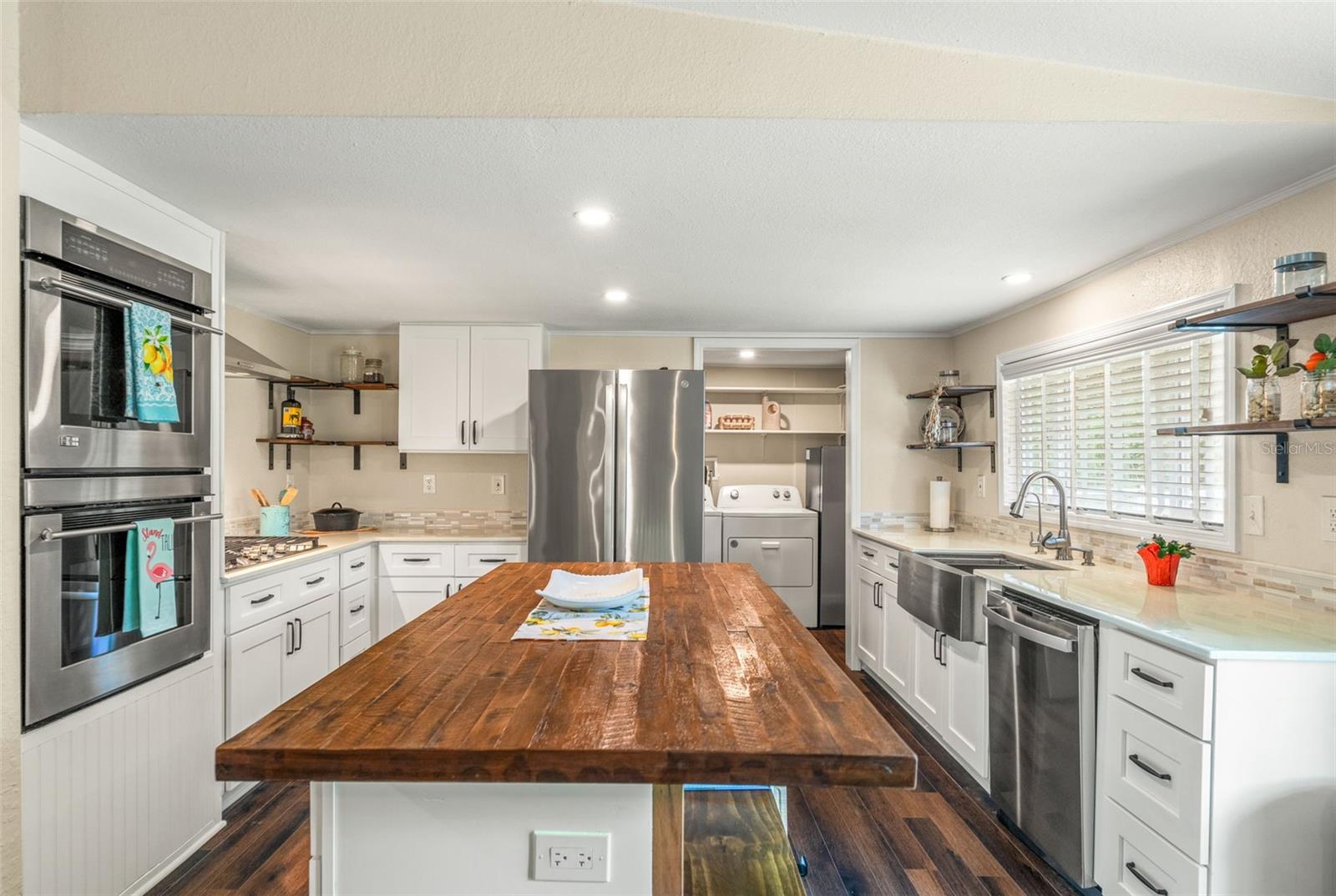 Listing photo id 10 for 785 Stockton Street