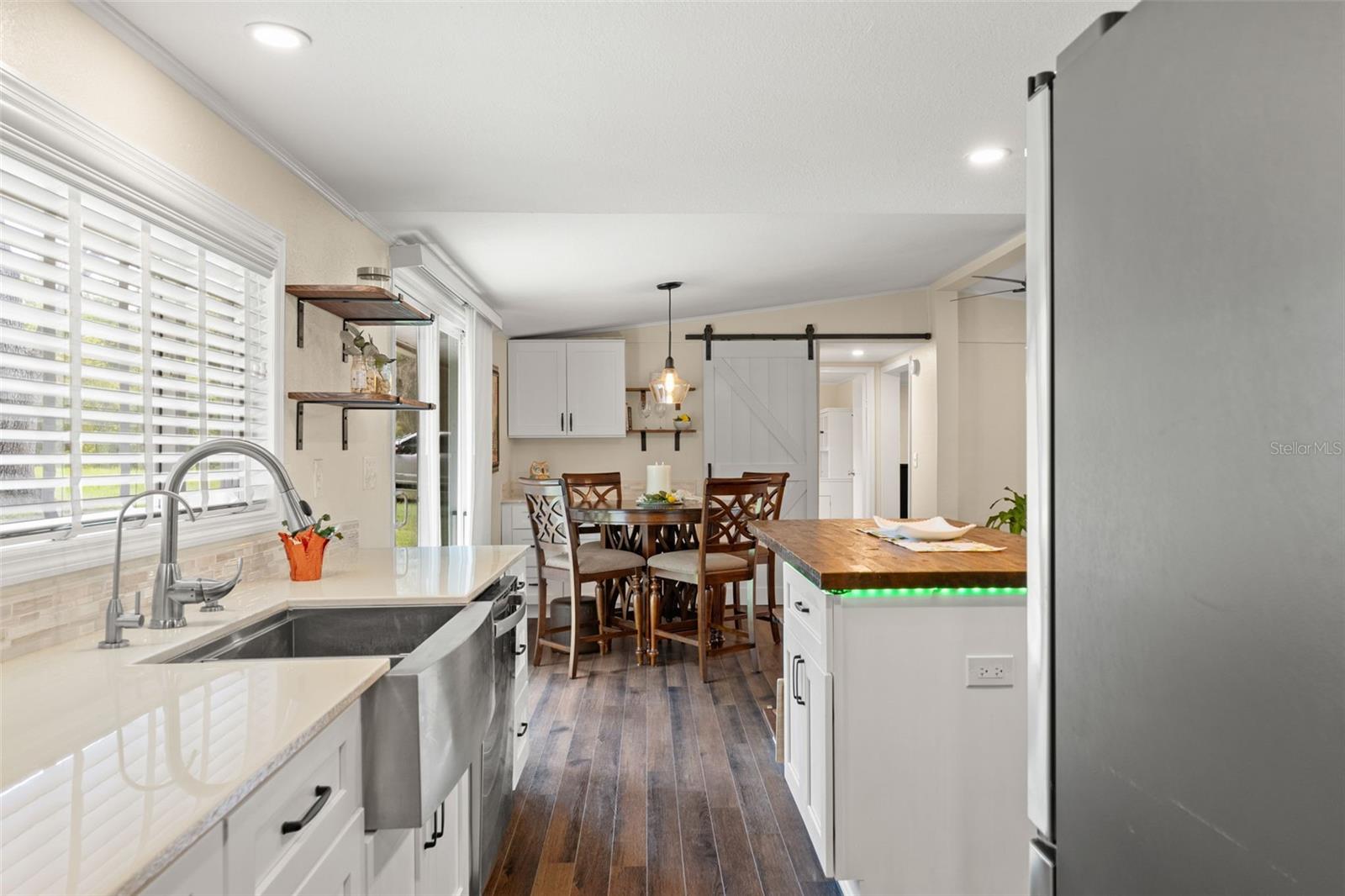 Listing photo id 12 for 785 Stockton Street
