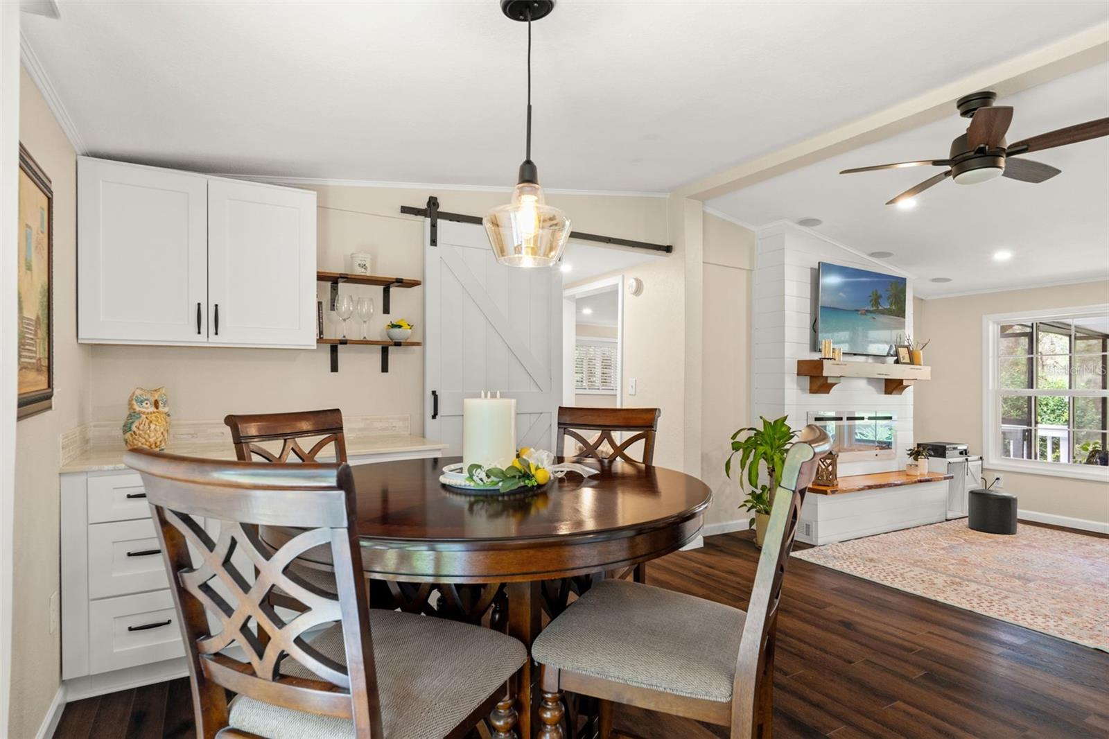 Listing photo id 13 for 785 Stockton Street