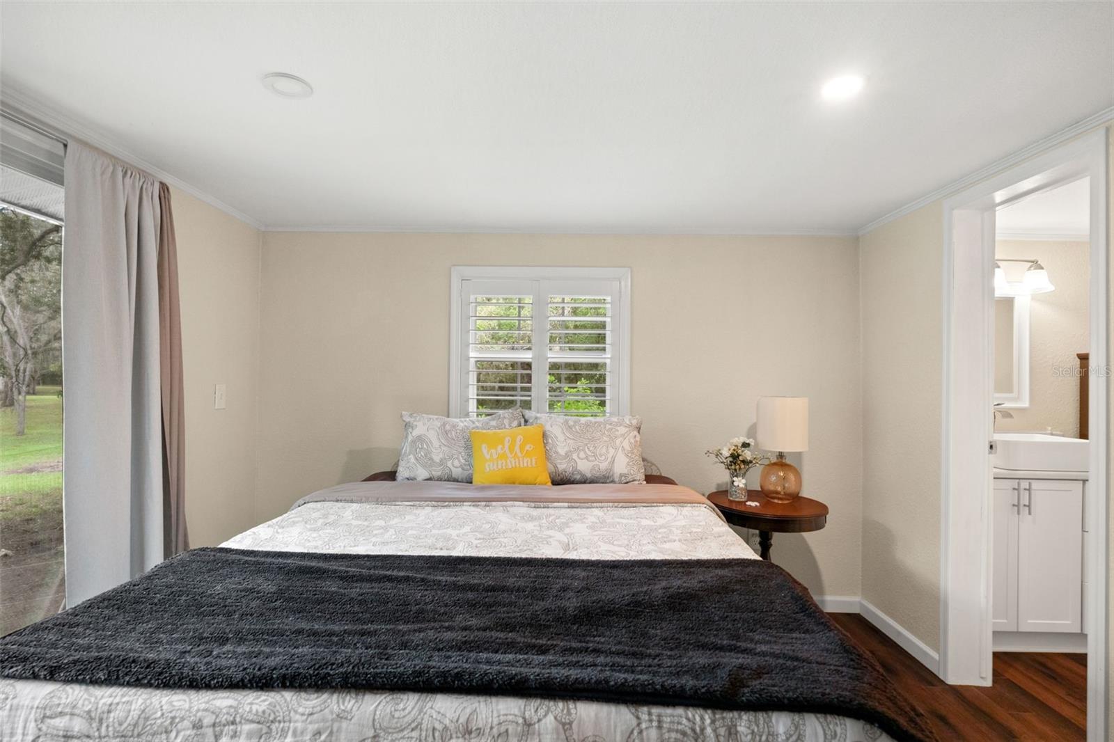 Listing photo id 16 for 785 Stockton Street