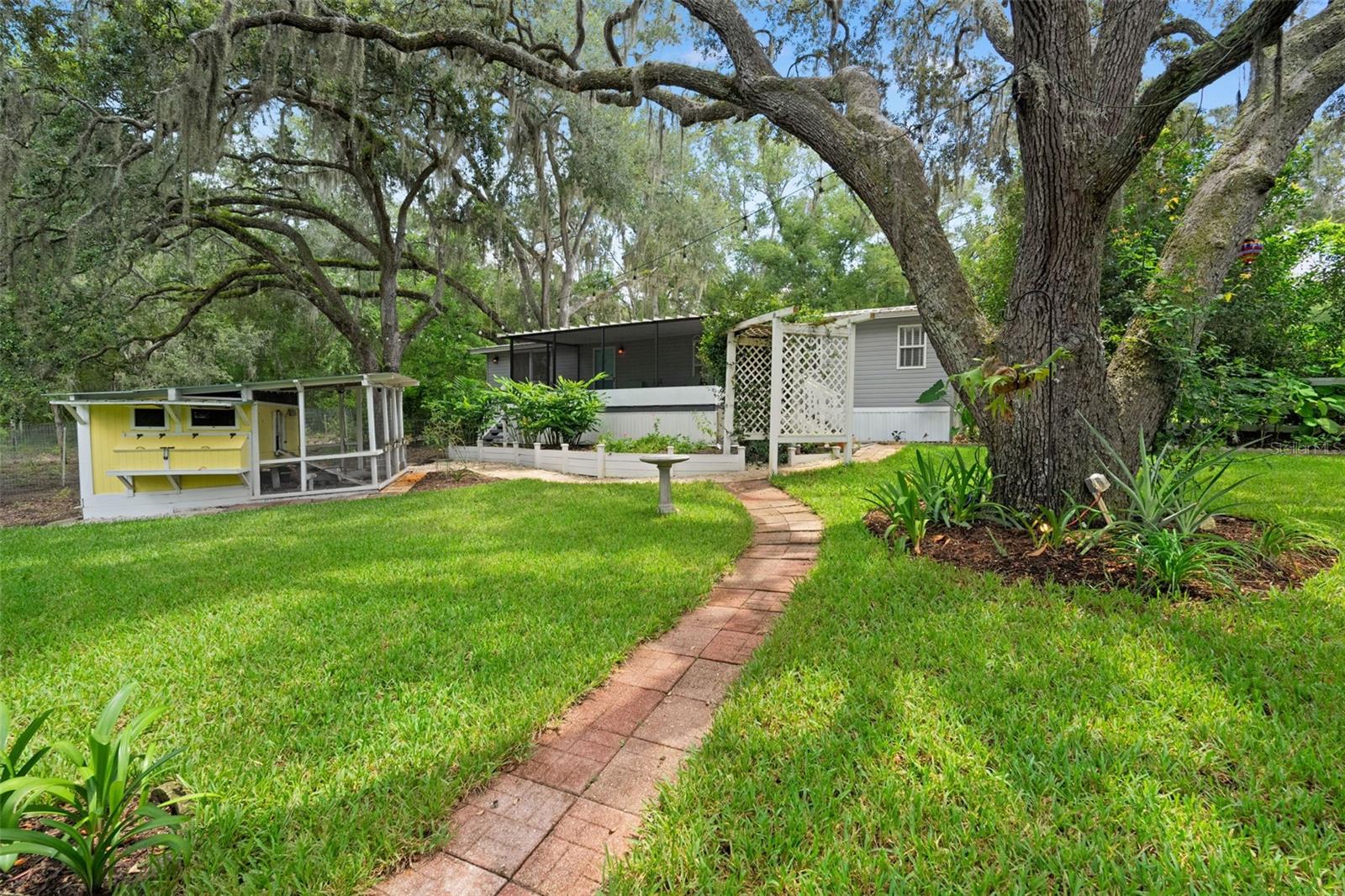 Listing photo id 0 for 785 Stockton Street