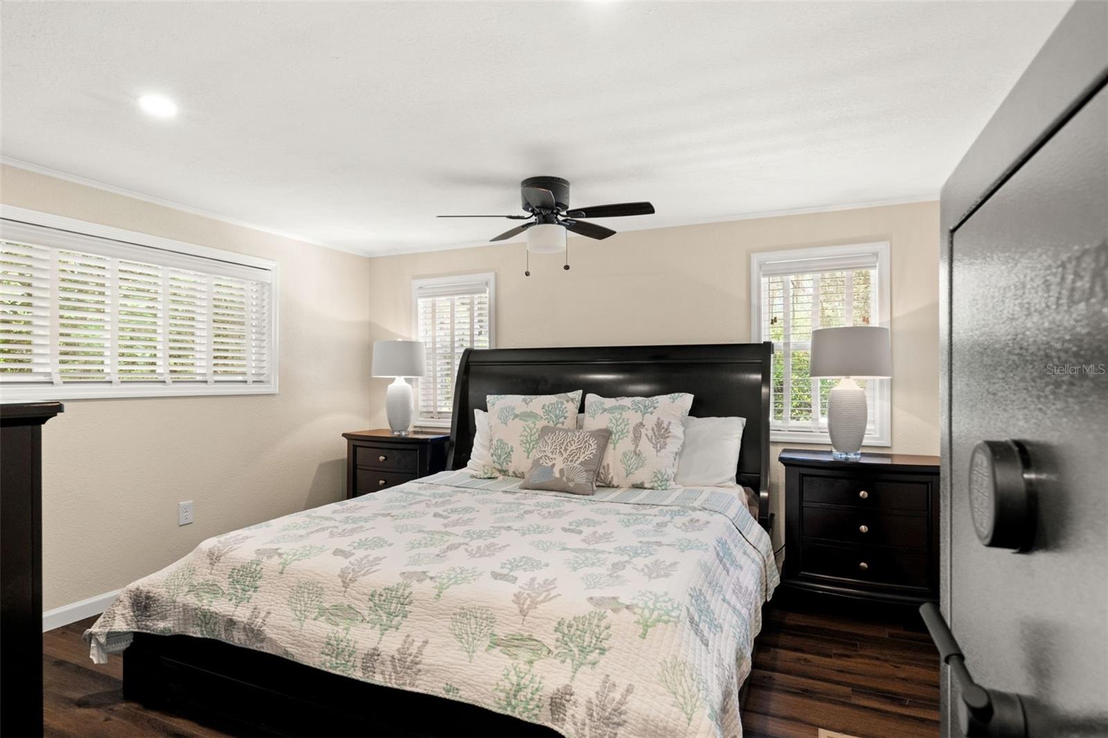 Listing photo id 19 for 785 Stockton Street