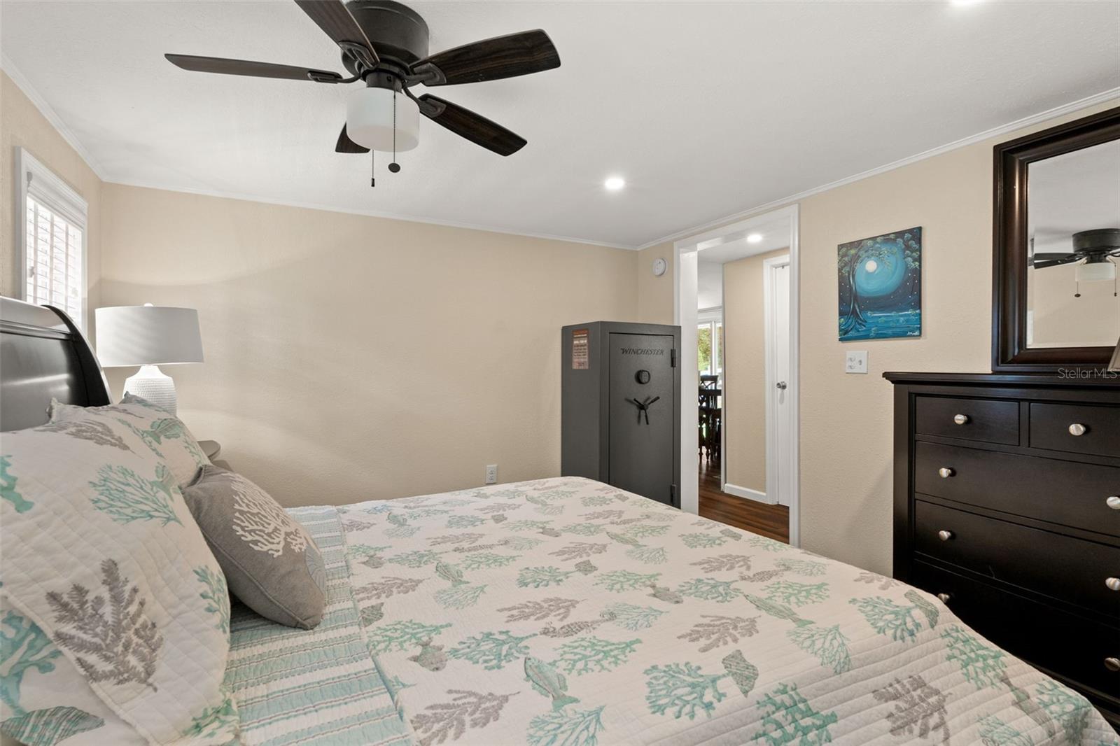 Listing photo id 21 for 785 Stockton Street