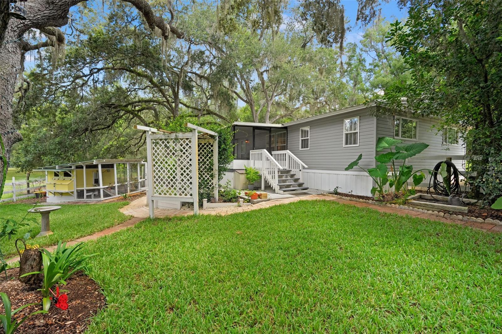 Listing photo id 27 for 785 Stockton Street