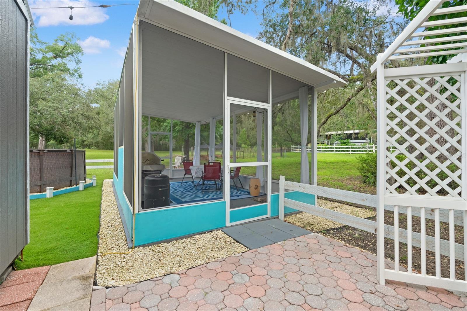 Listing photo id 32 for 785 Stockton Street