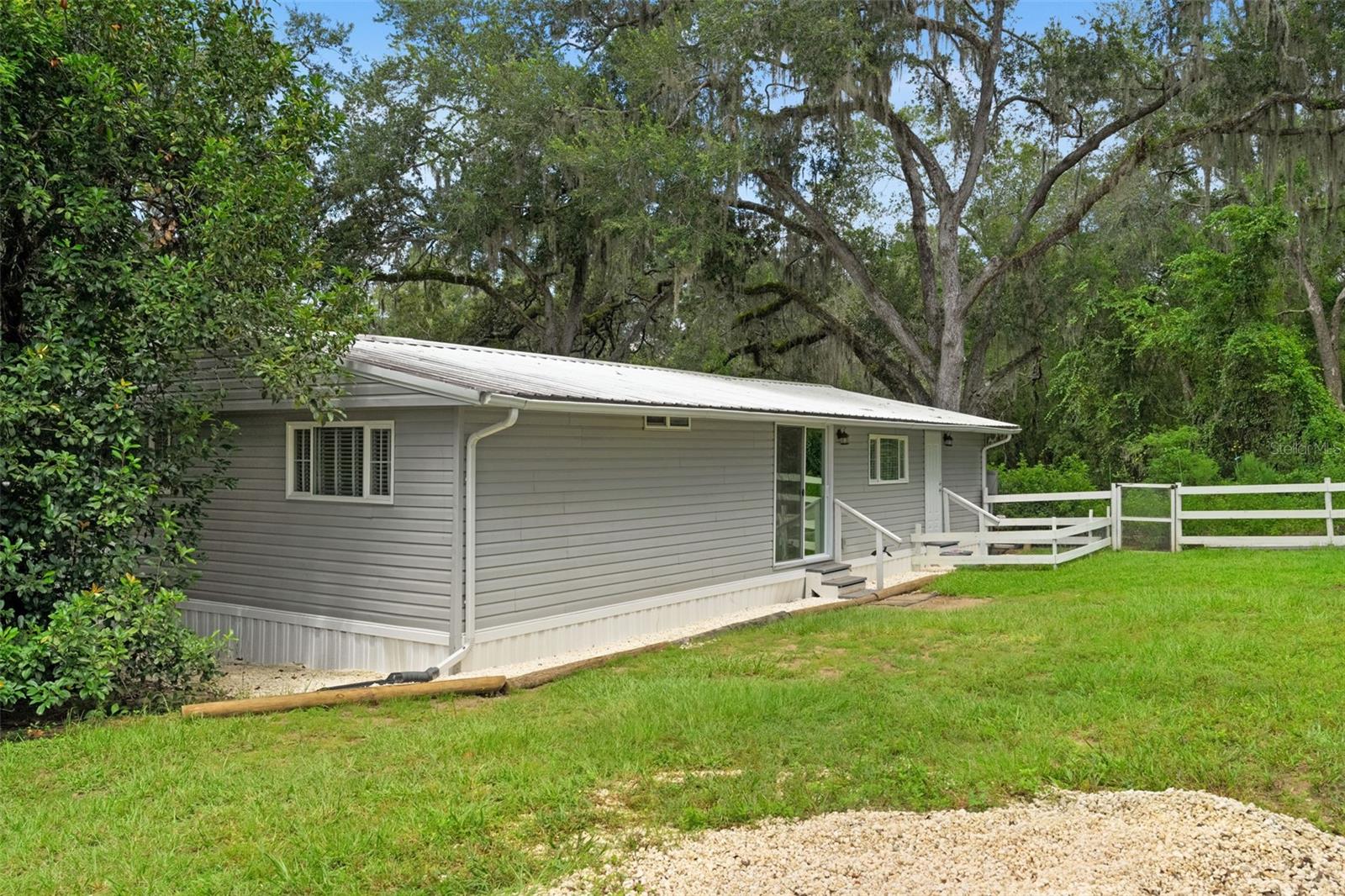Listing photo id 41 for 785 Stockton Street