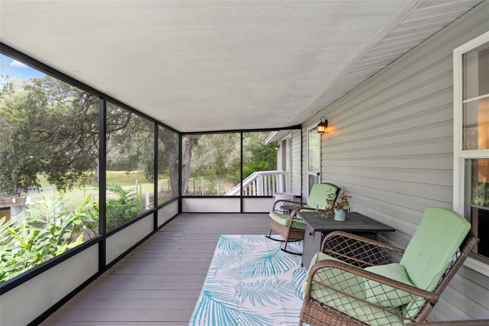 Listing photo id 3 for 785 Stockton Street