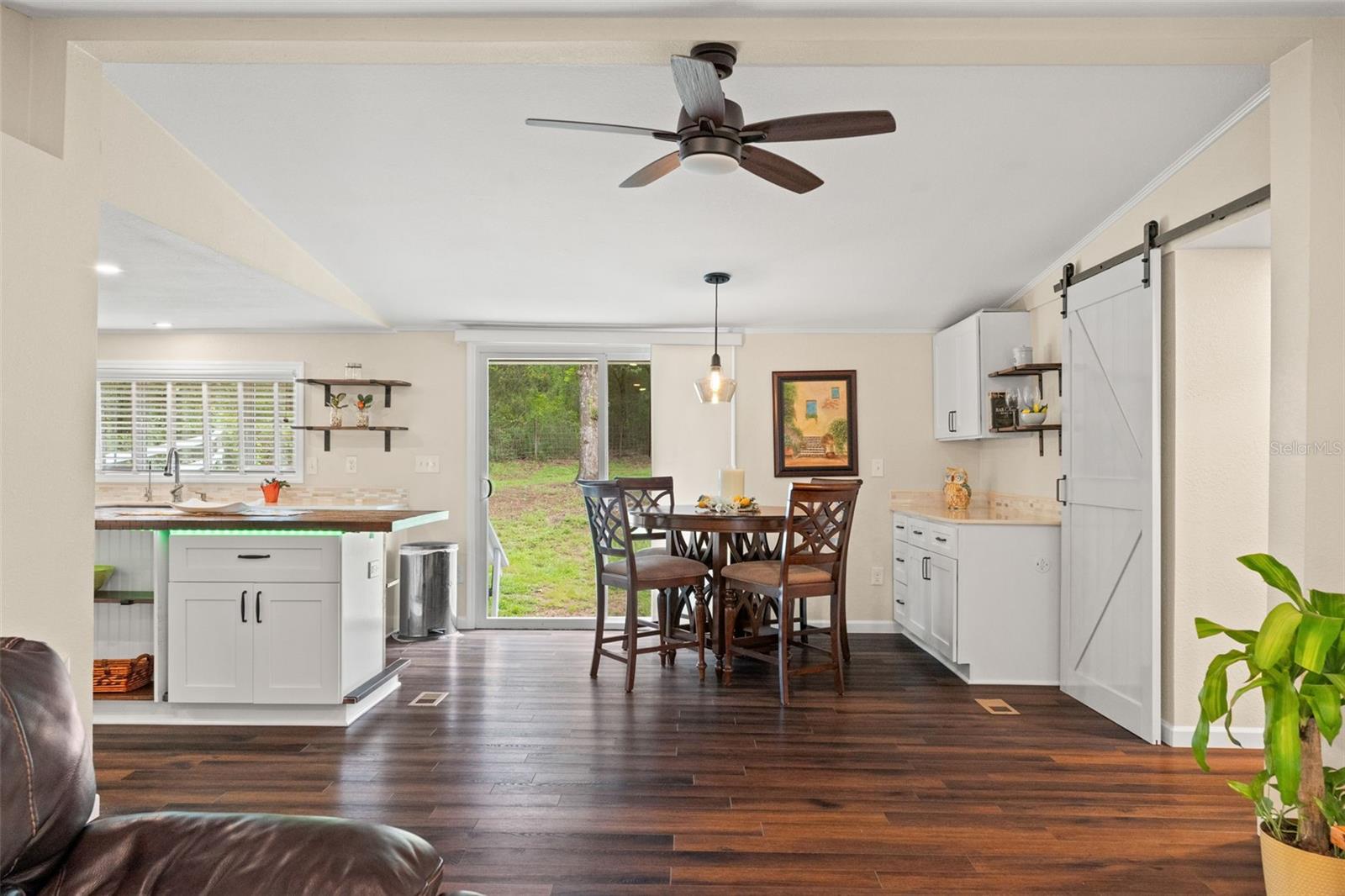 Listing photo id 5 for 785 Stockton Street