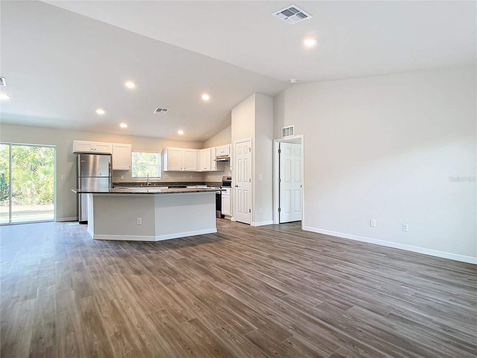 Image 3 of 20 For 17389 Tyler Avenue