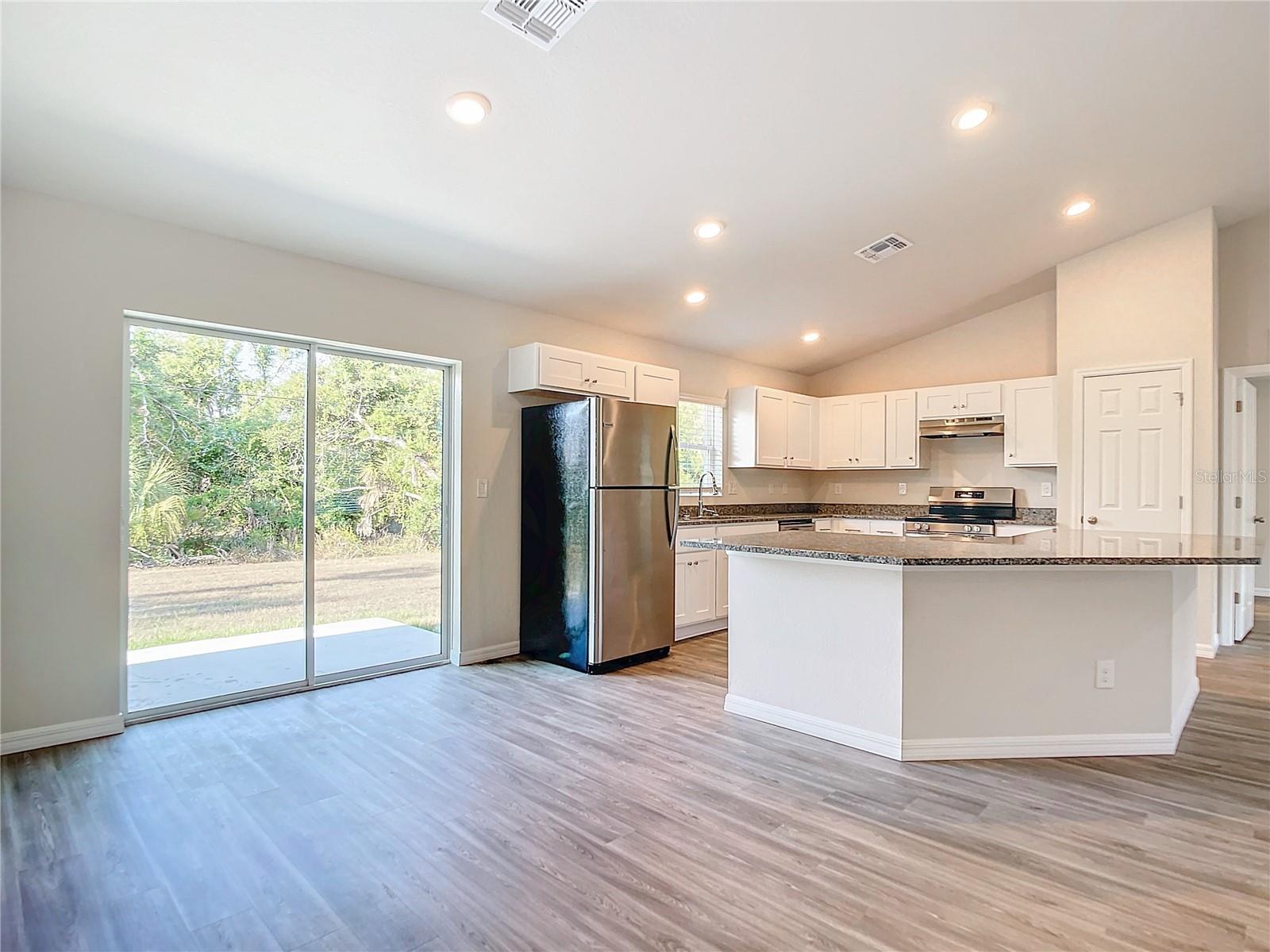 Image 4 of 20 For 17389 Tyler Avenue