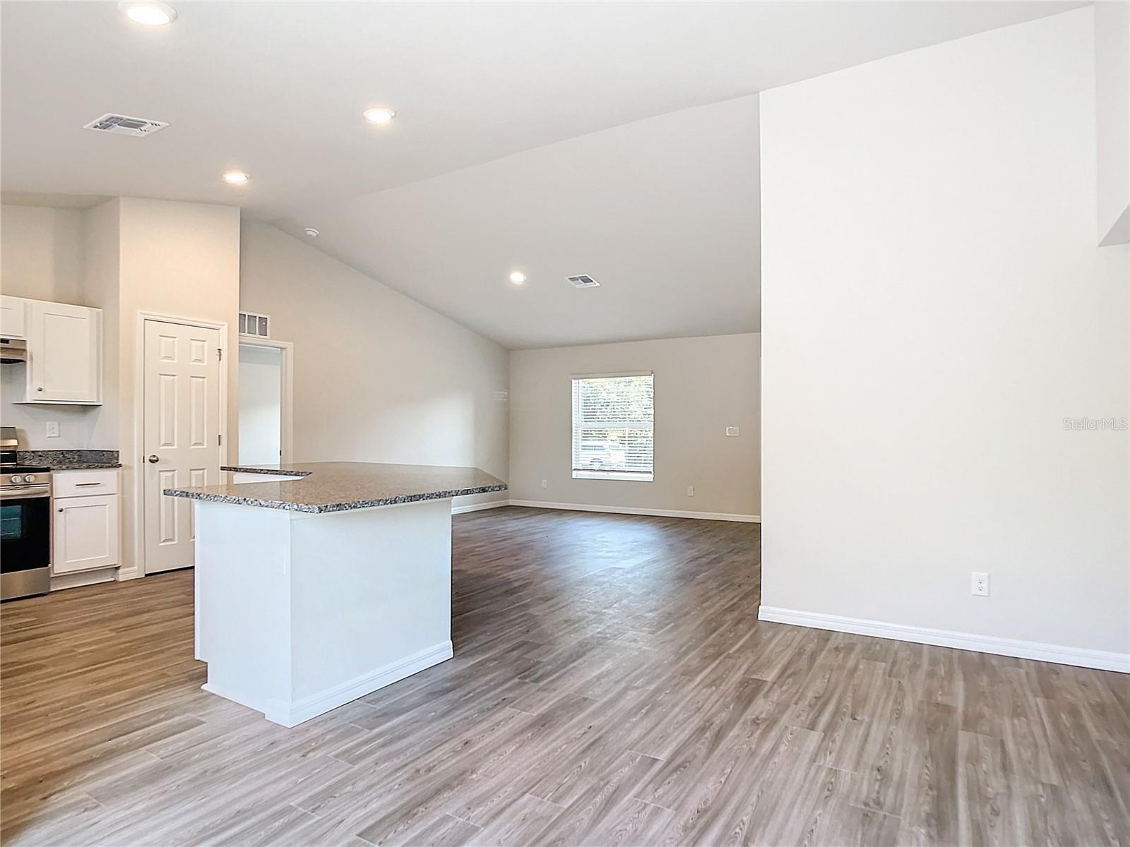 Image 5 of 20 For 17389 Tyler Avenue