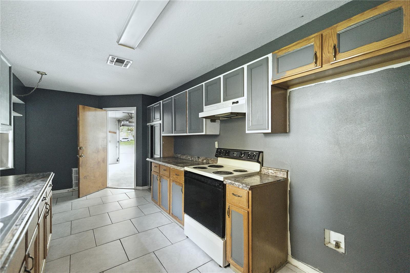 Image 13 of 25 For 4030 183rd Avenue Road