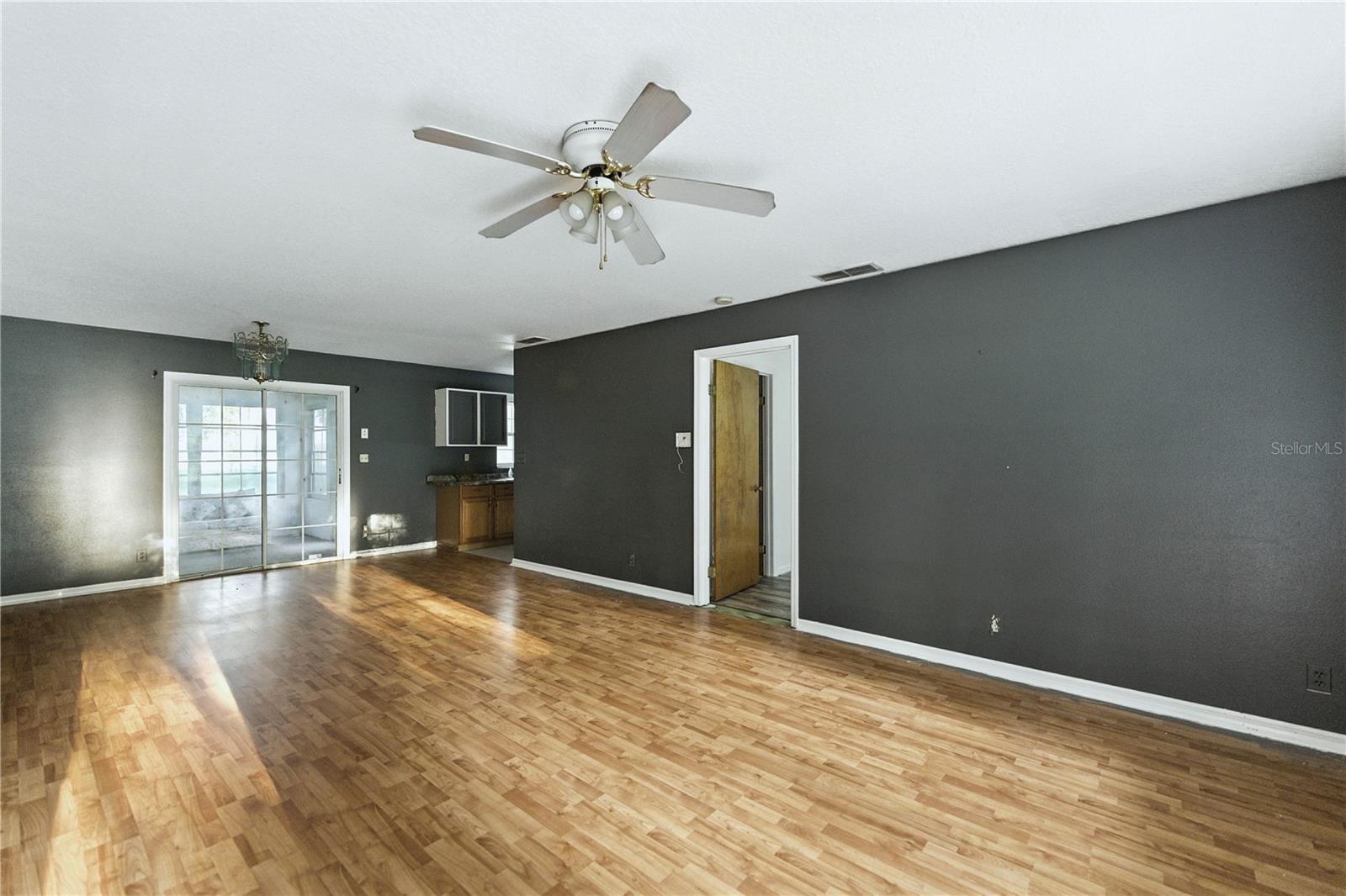 Image 17 of 25 For 4030 183rd Avenue Road