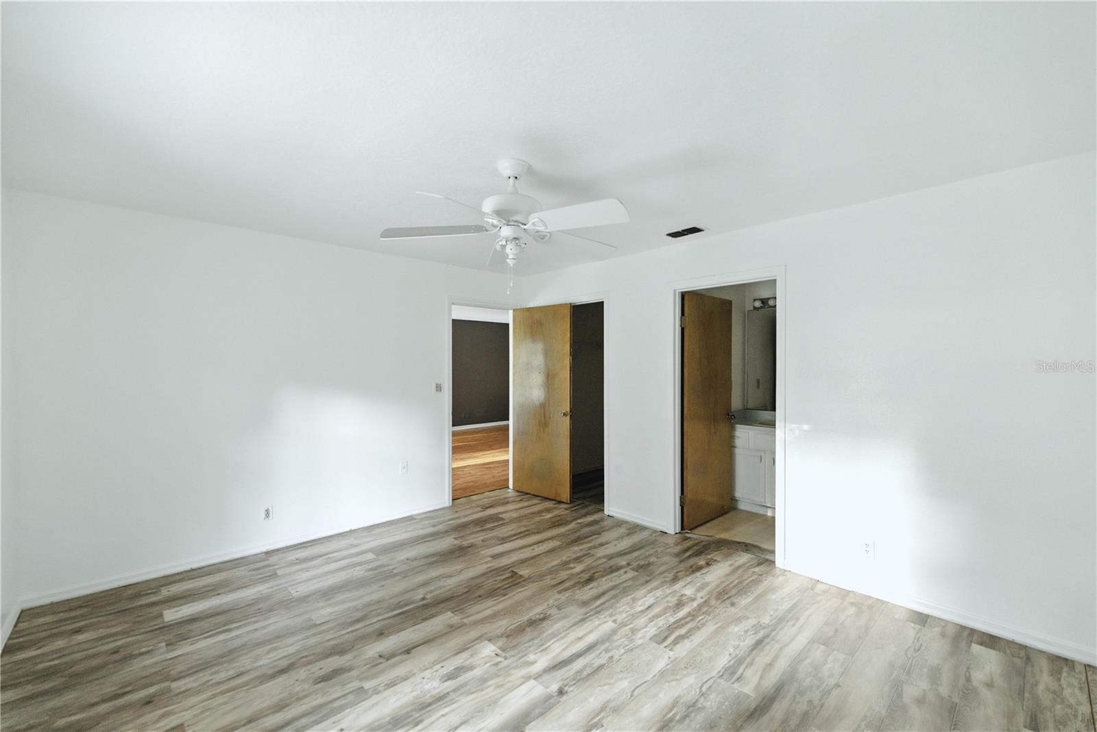 Image 18 of 25 For 4030 183rd Avenue Road