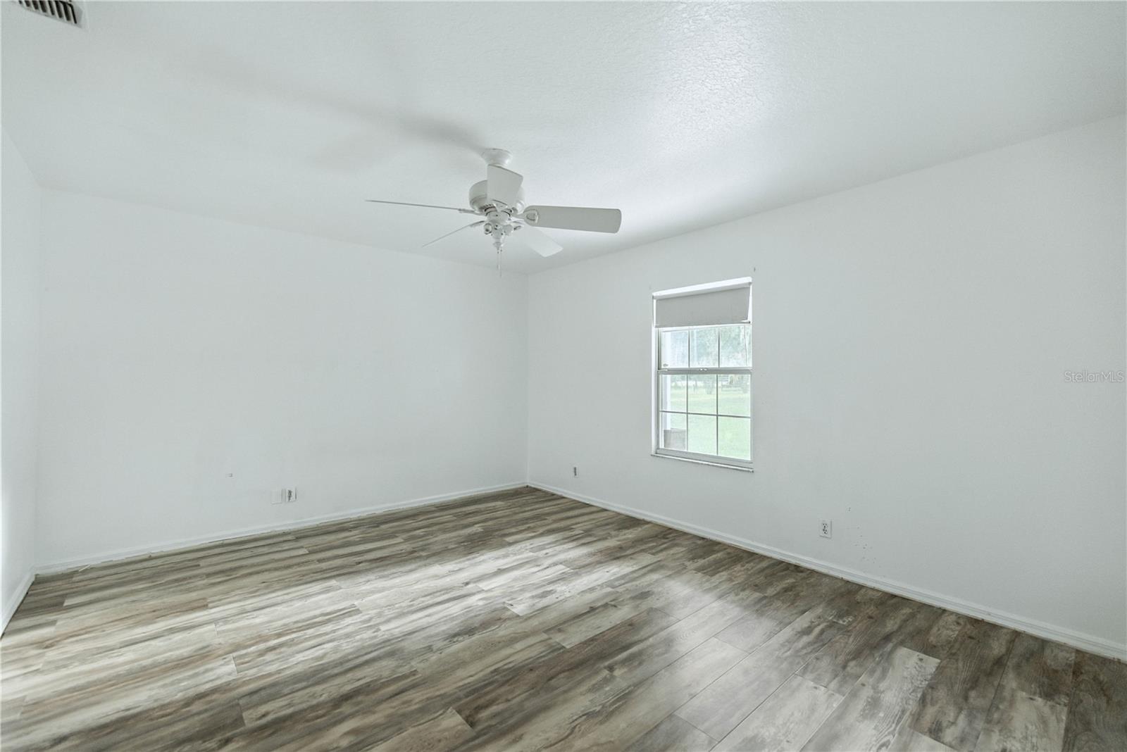 Image 19 of 25 For 4030 183rd Avenue Road