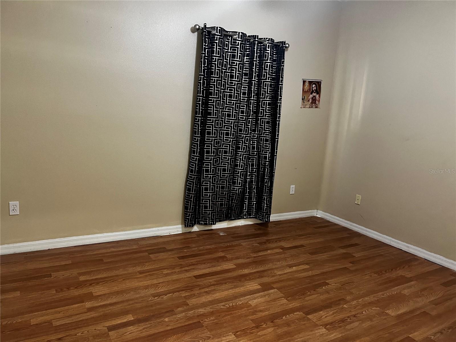 Image 32 of 79 For 27 Willow Road