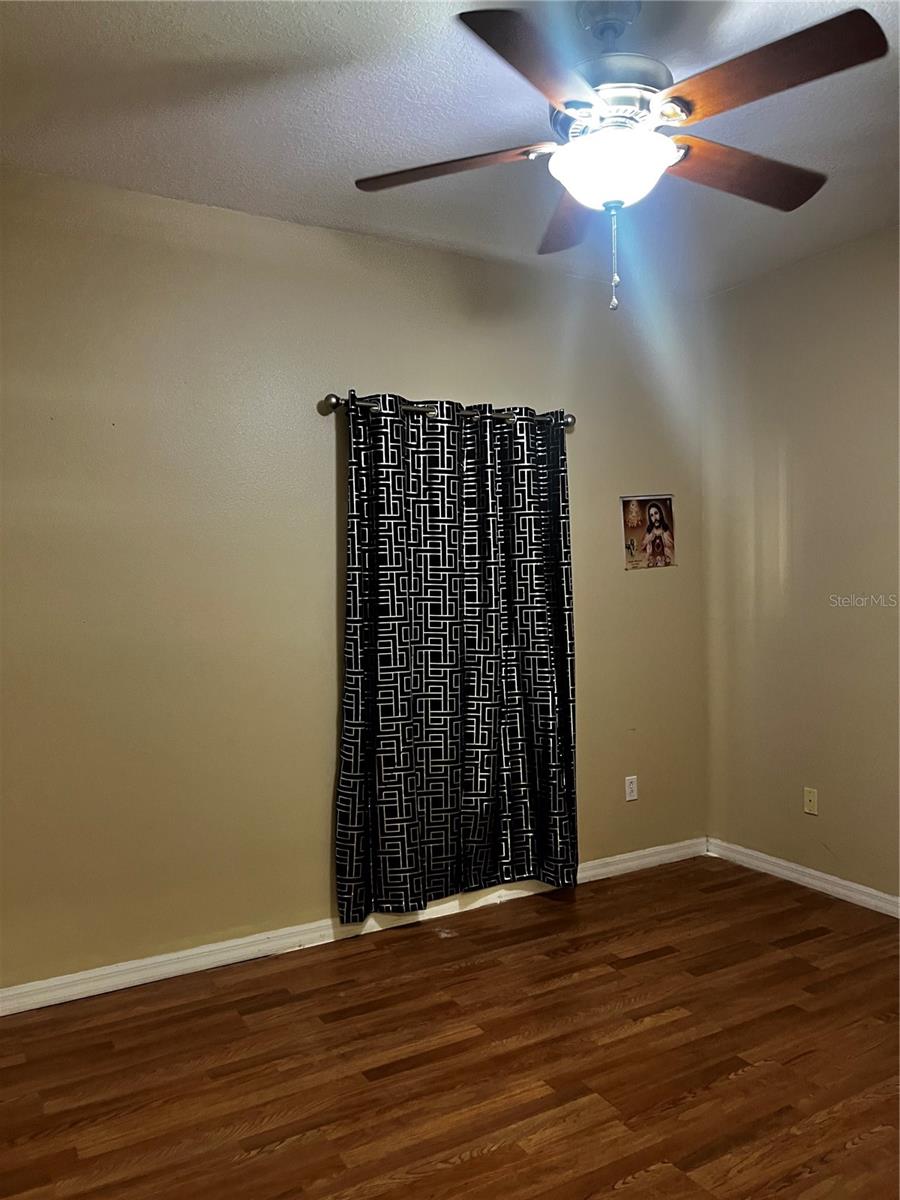 Image 33 of 79 For 27 Willow Road