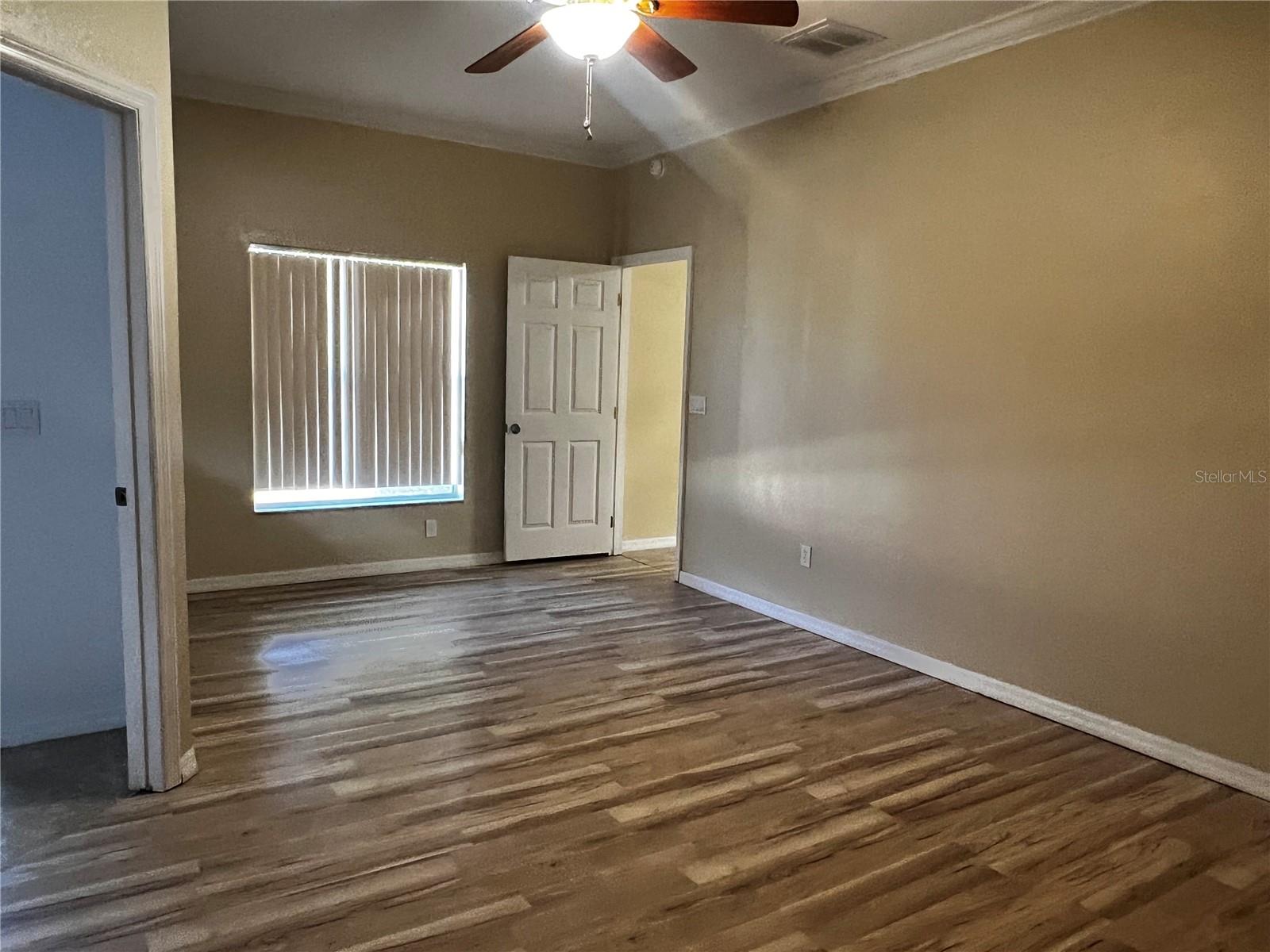 Image 44 of 79 For 27 Willow Road