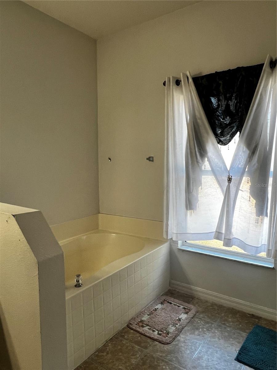 Image 52 of 79 For 27 Willow Road