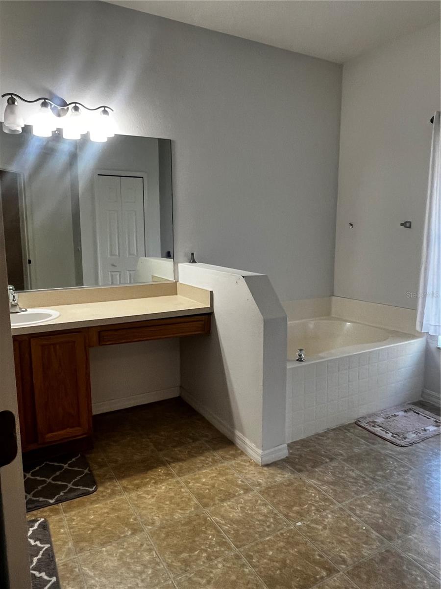 Image 53 of 79 For 27 Willow Road