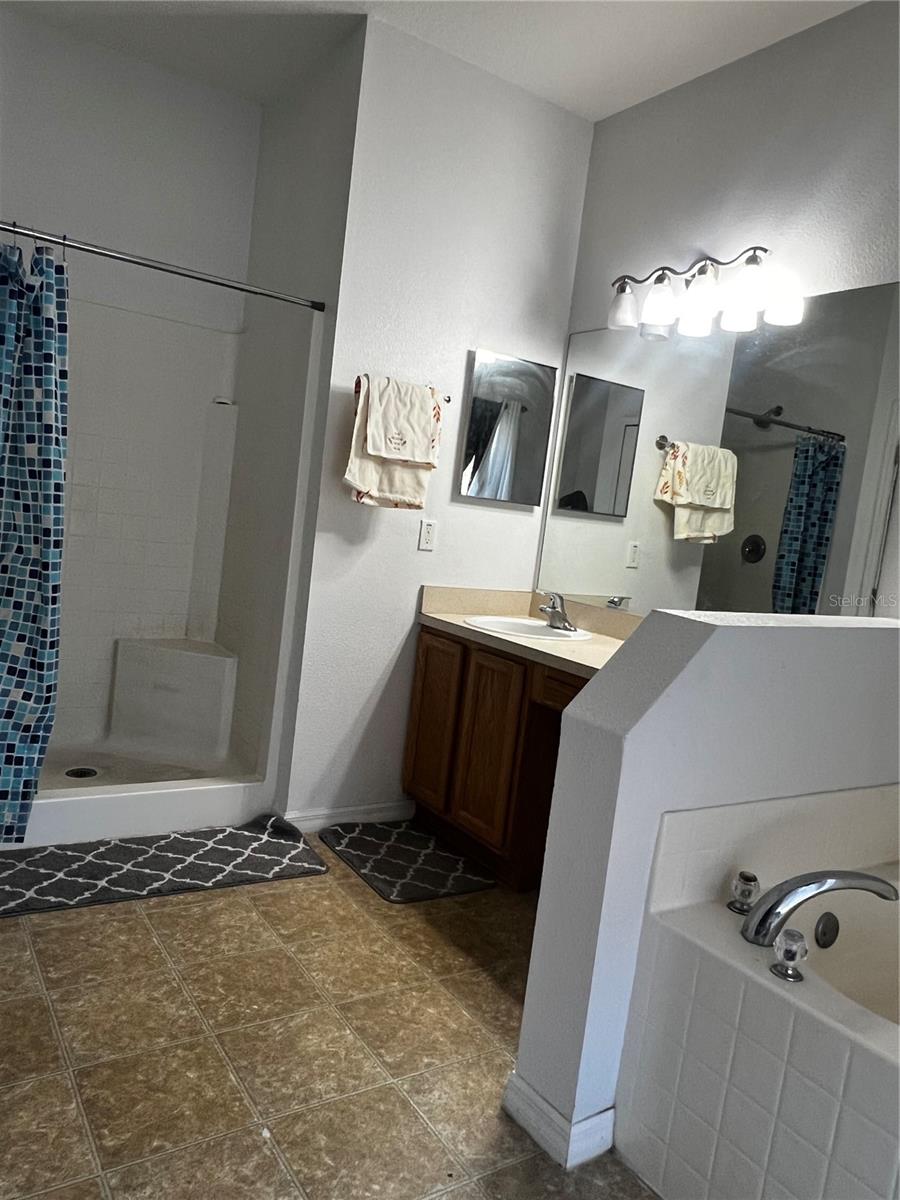 Image 54 of 79 For 27 Willow Road